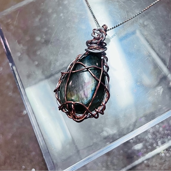 Mesmerizing Mixed Metal Rainbow Labradorite Necklace - Picture 2 of 12